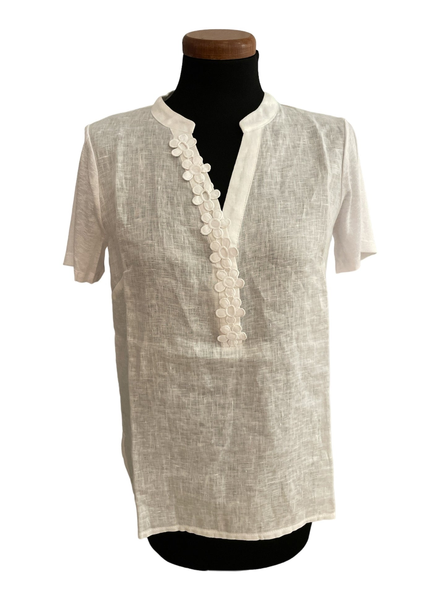 Flower Appliqué V-neck Collar T-Shirt