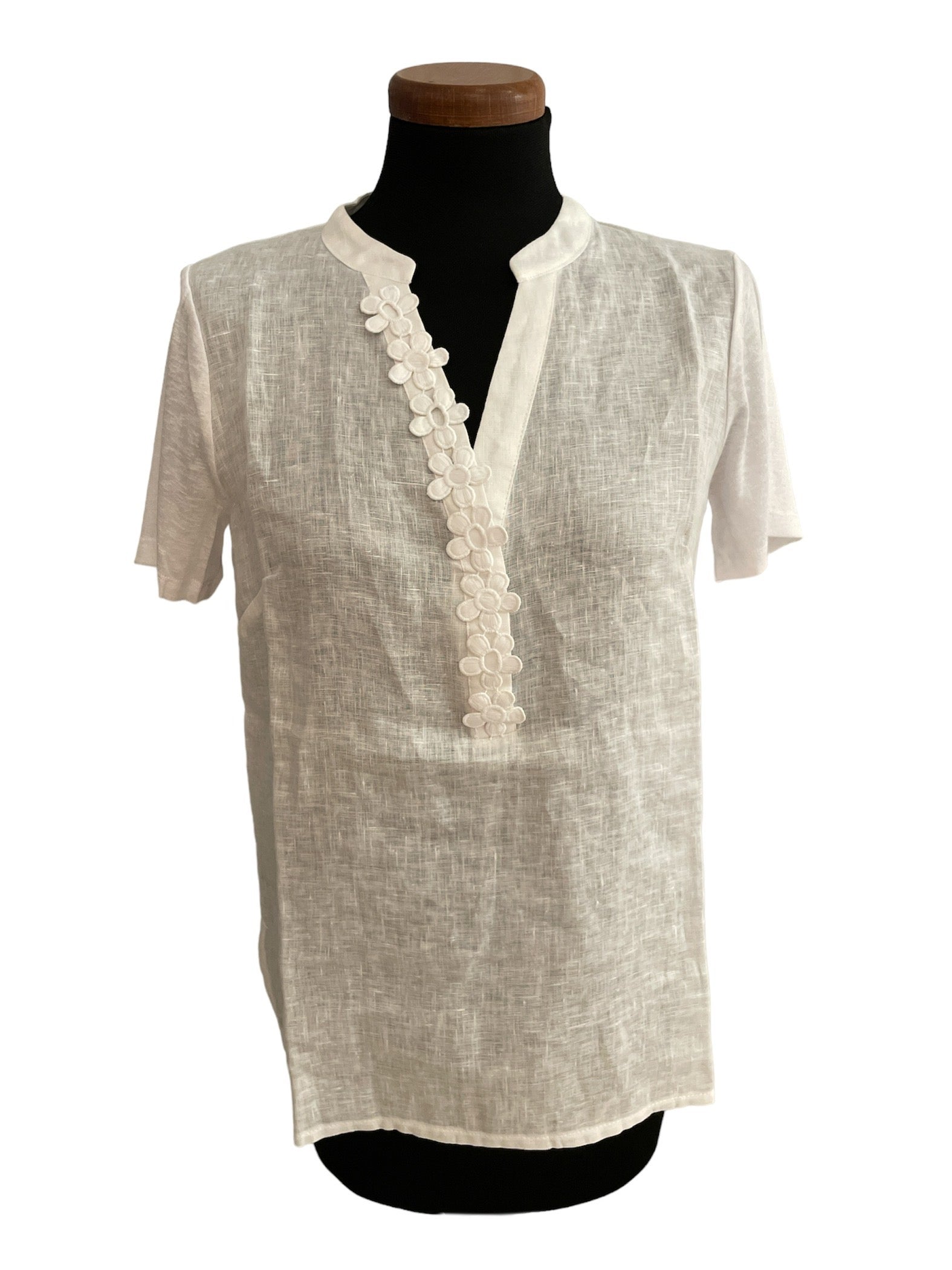 Flower Appliqué V-neck Collar T-Shirt