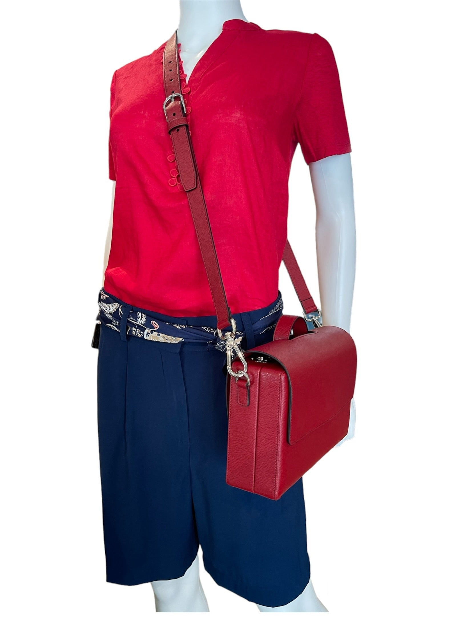 Classic Briefcase RED. 002002N