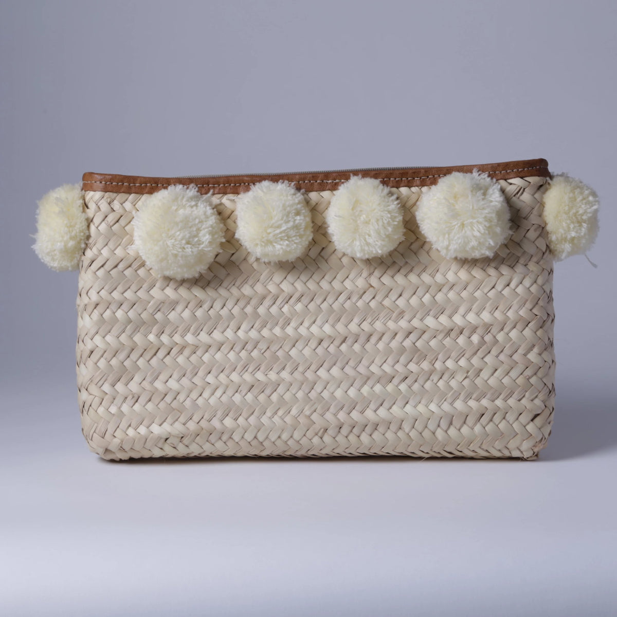 Straw Clutch "Pom Pom"