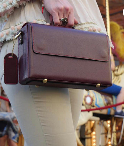 Classic Briefcase BURGUNDY, Genuine leather with locks and shoulder strap